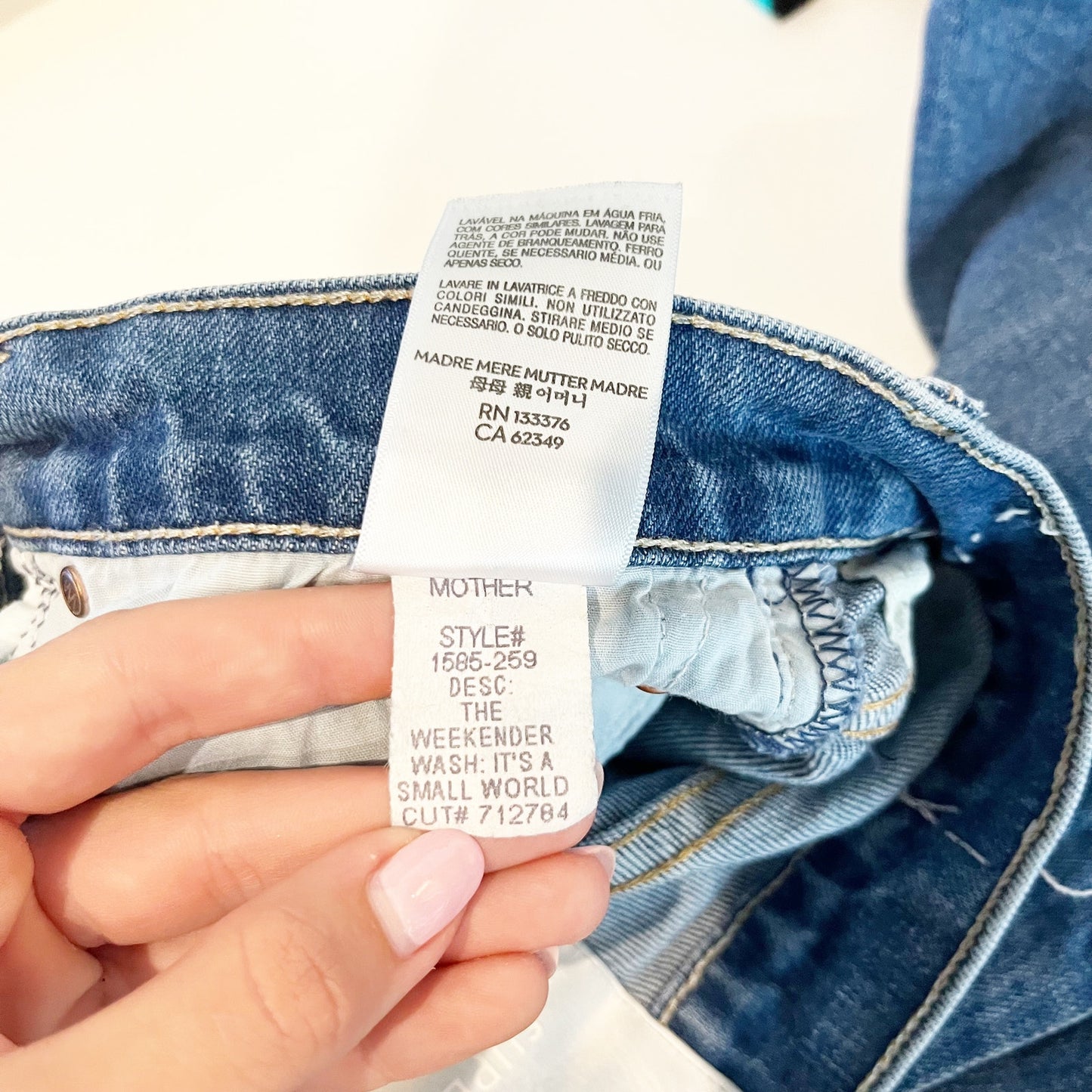 Mother The Weekender Mid Rise Denim Flared Jeans It's A Small World 29