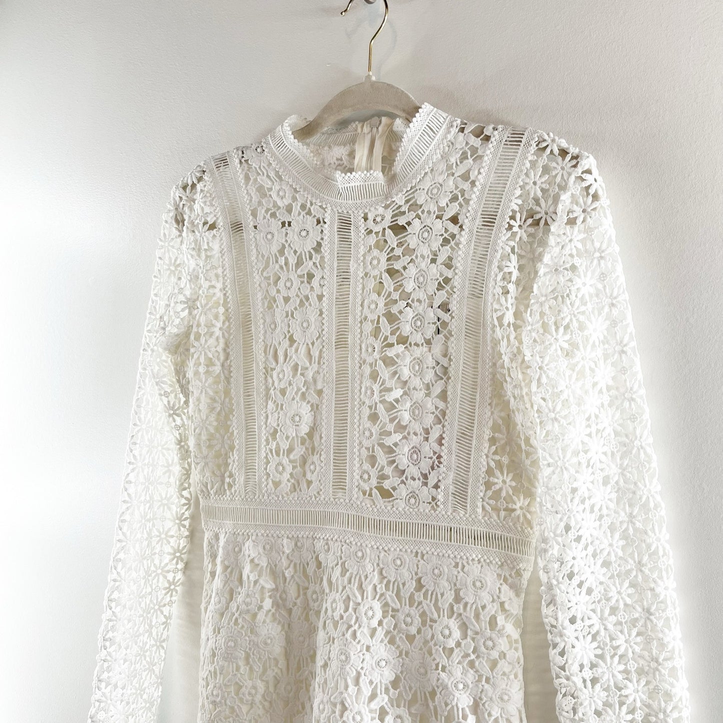 Chicwish Ladylike Floral Crochet Long Sleeve Shift Dress White Small