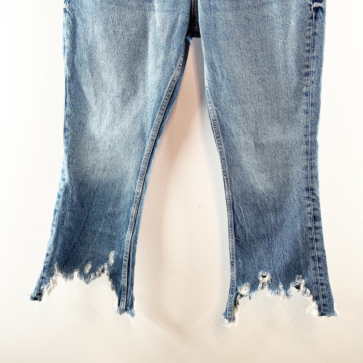 ZARA High Rise Cropped Chewed Hem Frayed Mini Flare Jeans Denim Blue 6