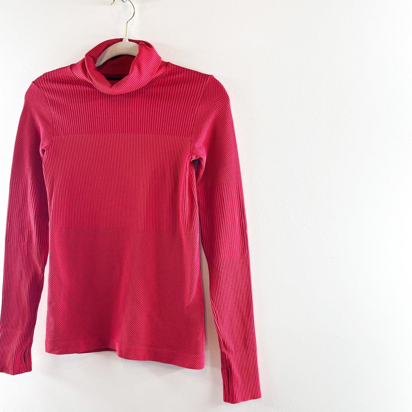 Athleta Flurry Striped Long Sleeve Thumbhole Turtleneck Base Layer Top Red XS