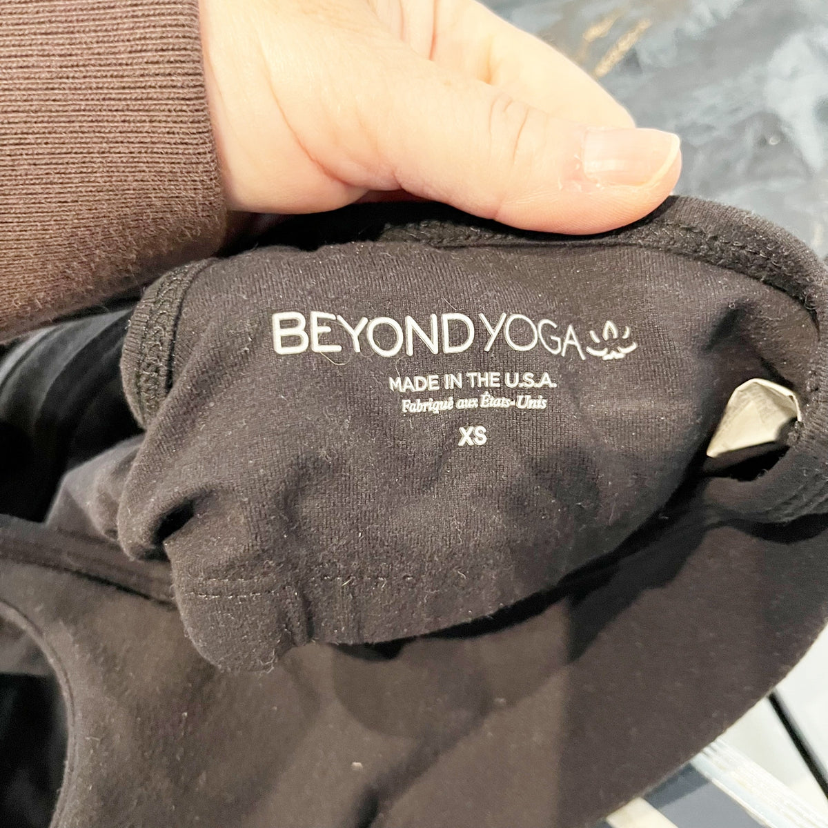 Beyond Yoga Studio Crossback Strap Cropped Yoga Tank Top Black XS