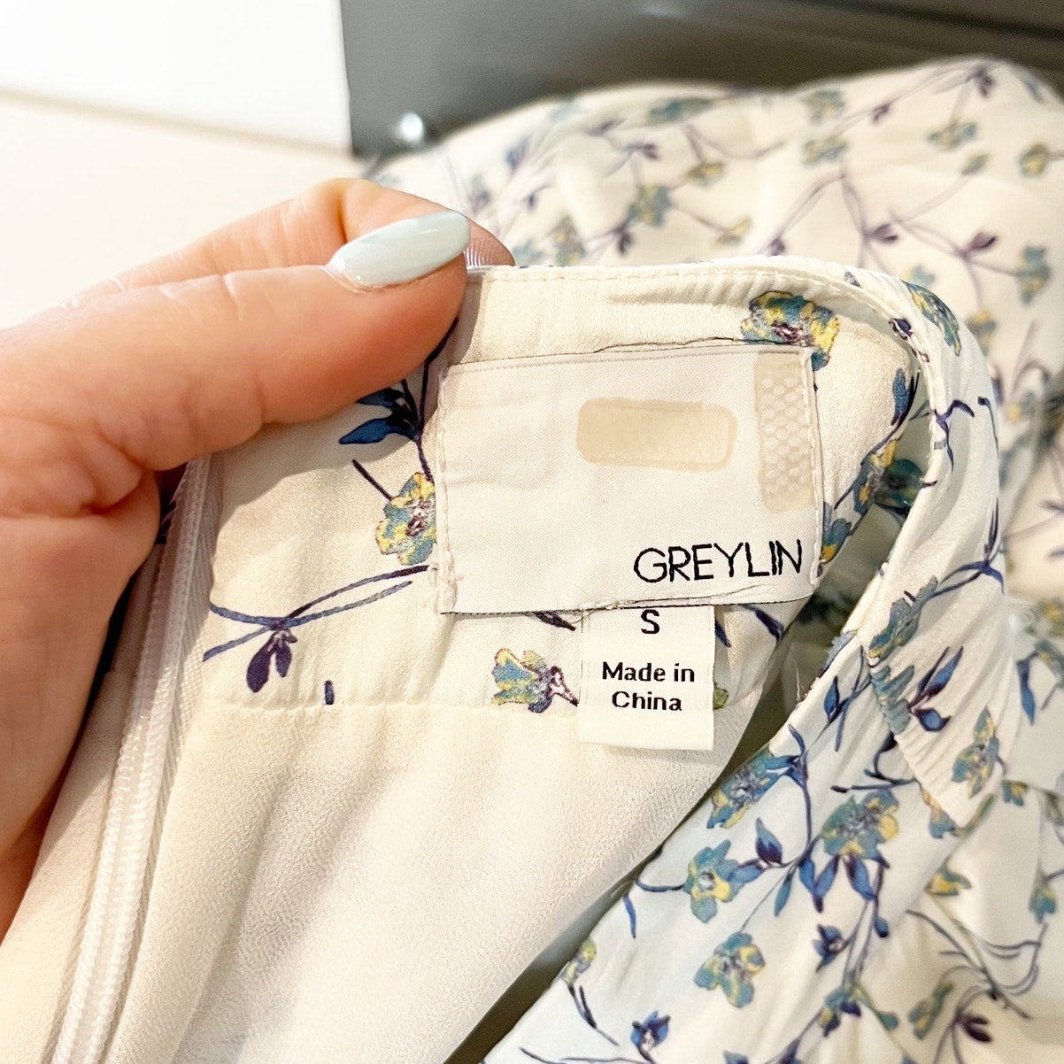 Greylin Gabi Puff Sleeve Floral V Neck Mini Dress White Blue Green Small