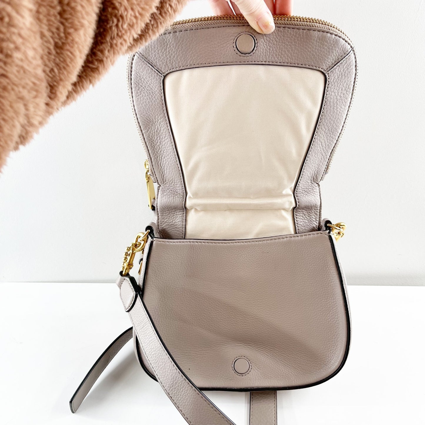 Marc Jacobs Recruit Hammered Leather Flap Crossbody Saddle Bag Taupe Tan Beige