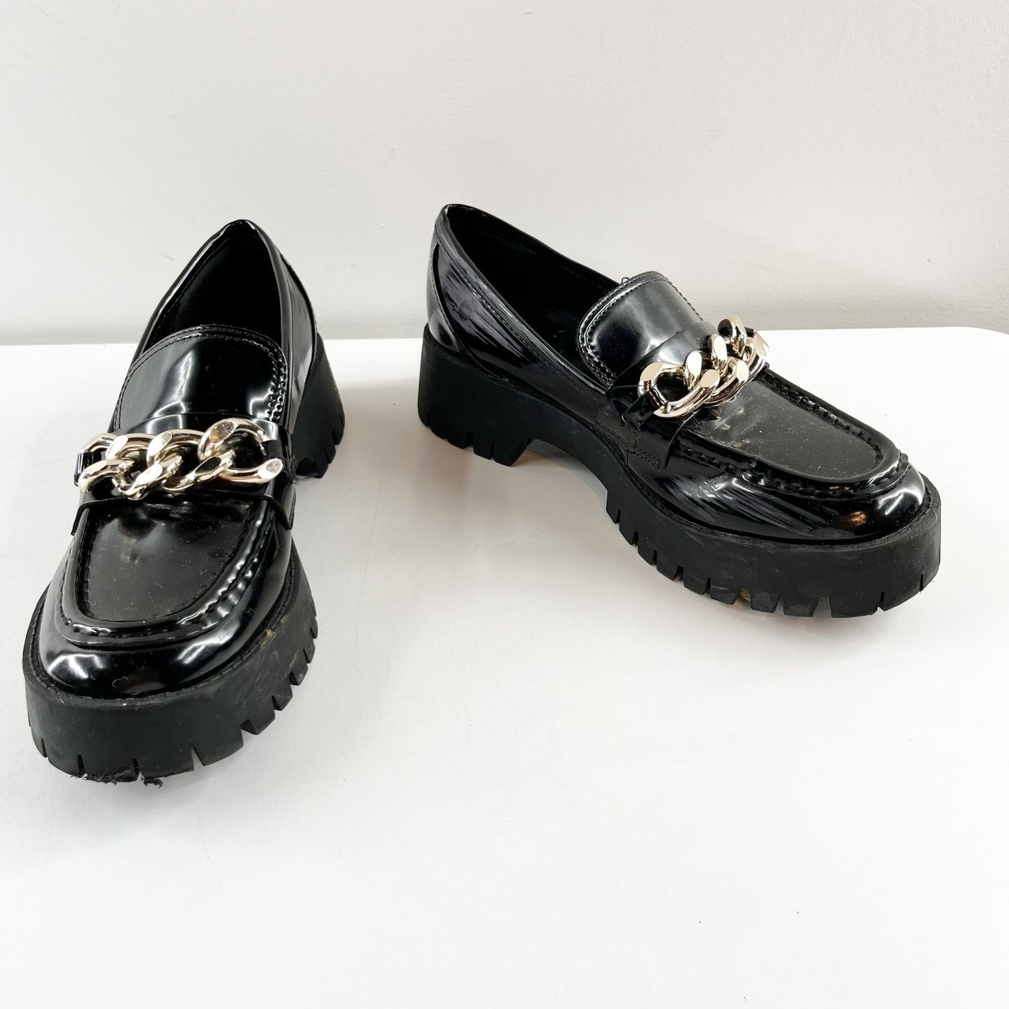 Guess Hillford Chunky Patent Gold Chain Loafer Platform Shoes Black 8