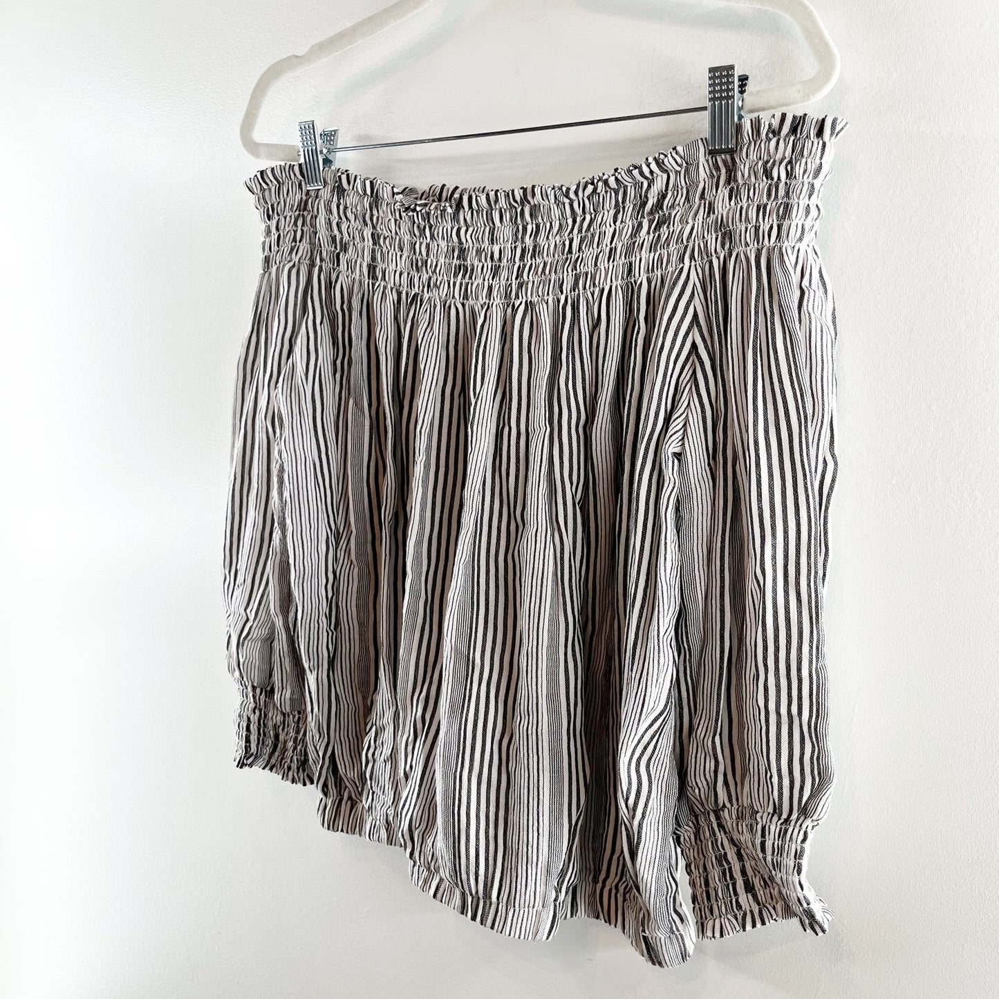 Evereve Sydney Stripe Off the Shoulder Cotton Weave Smocked Top Gray White M
