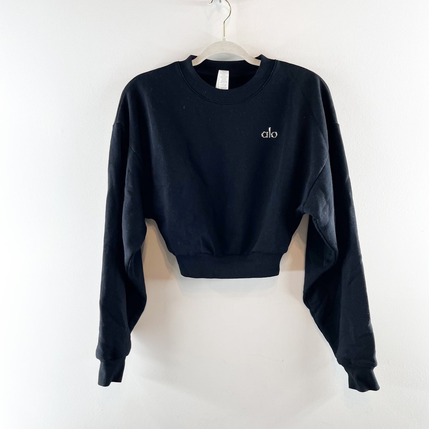 Alo Yoga Accolade Long Sleeve Crewneck Cropped Pullover Sweatshirt Black XS