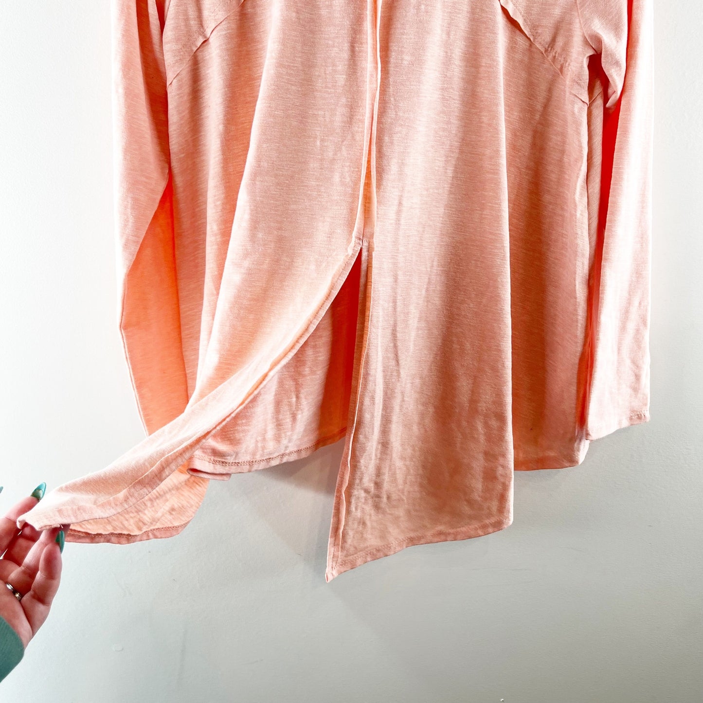 Fantastic Fawn Long Sleeve Crew Neck Back Vent Hi-Low T-Shirt Peach Small