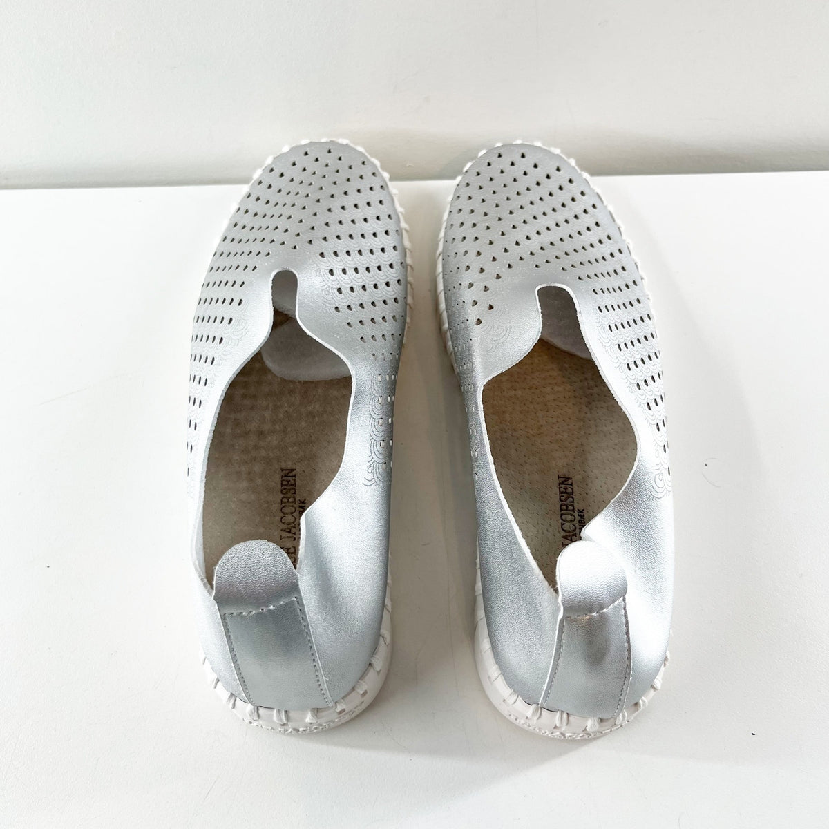 Ilse Jacobsen Tulip Metallic Silver Slip-On Flats 39 / US 8.5
