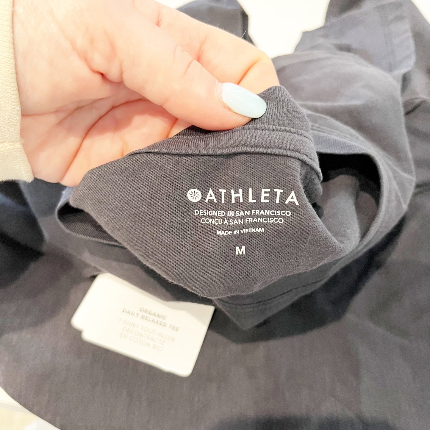 Athleta Organic Daily Relaxed Short Sleeve Crew Neck T-Shirt Black Medium