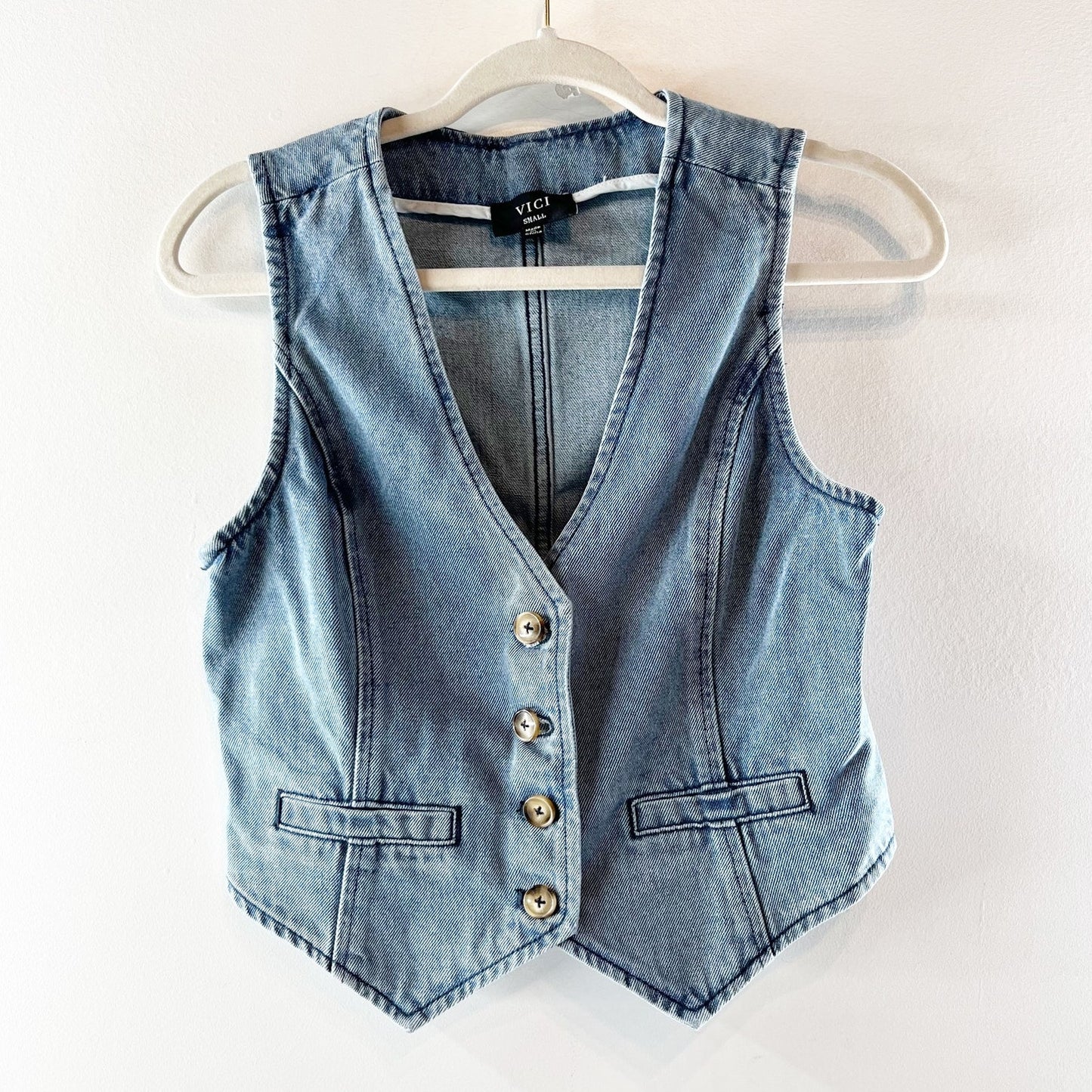 Vici Sweet Haze Cotton Blend V-Neck Medium Wash Denim Vest Blue Small
