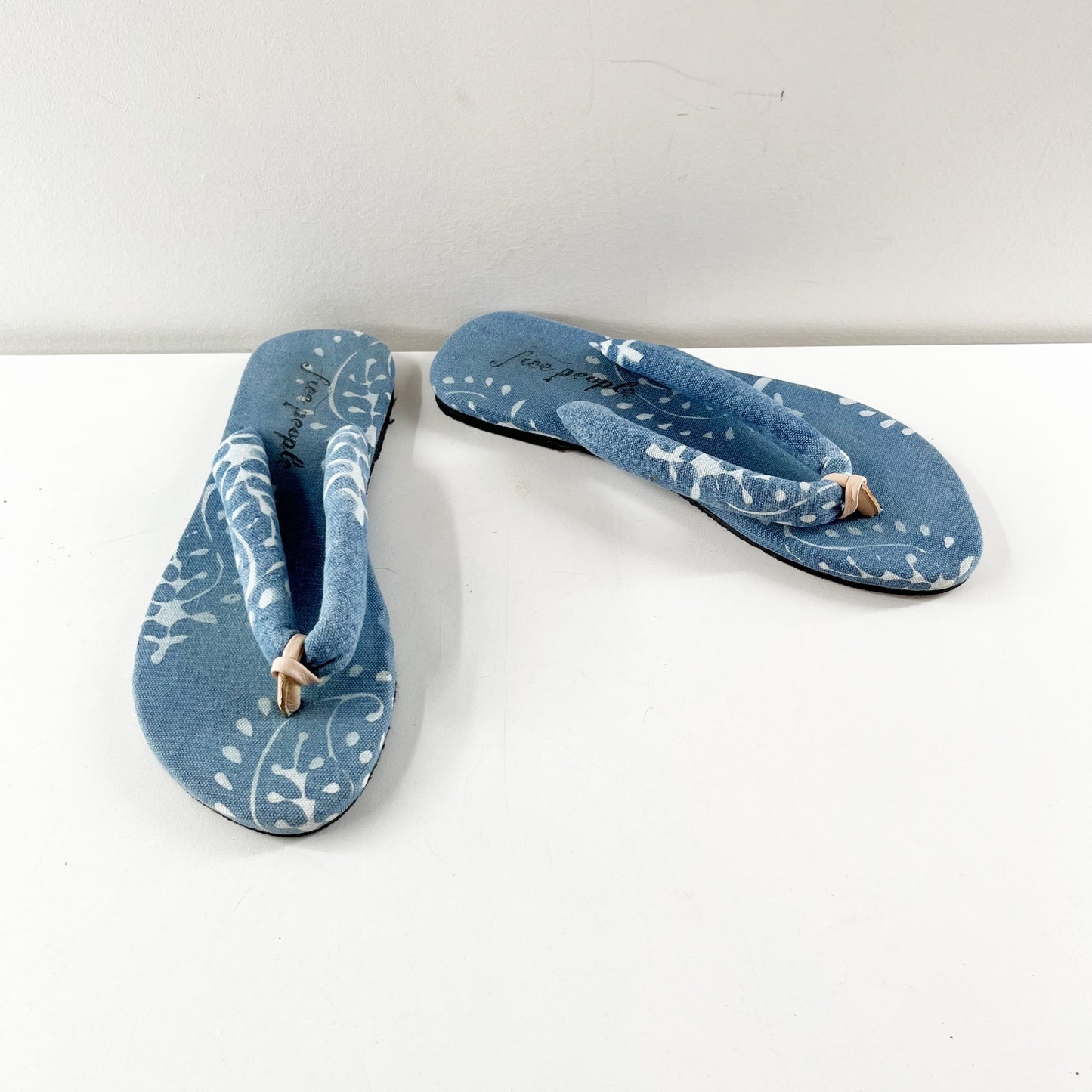 Free People Verdra Thong Flip Flop Sandals Bandana Print Blue 37.5 US 7