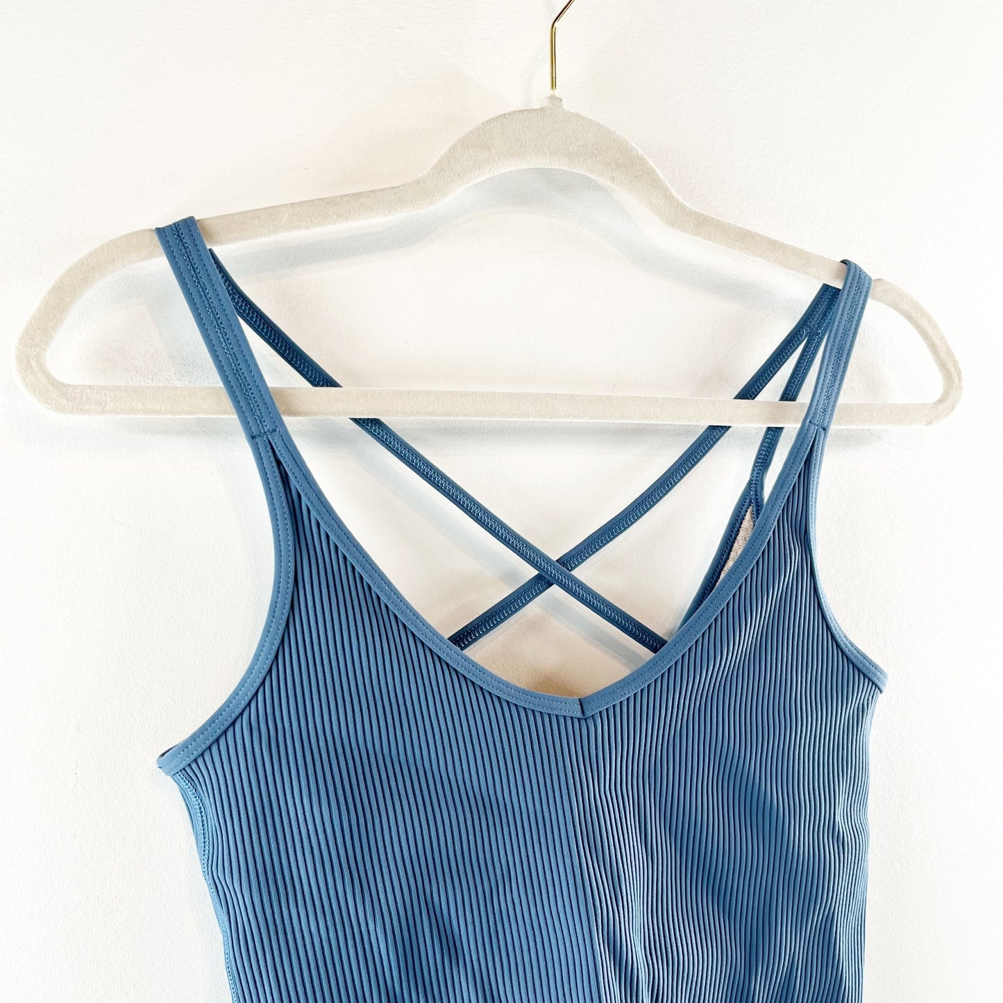 Vuori Rib Cropped Tank Top Built in Shelf Bra Strappy Back Pool Blue Small