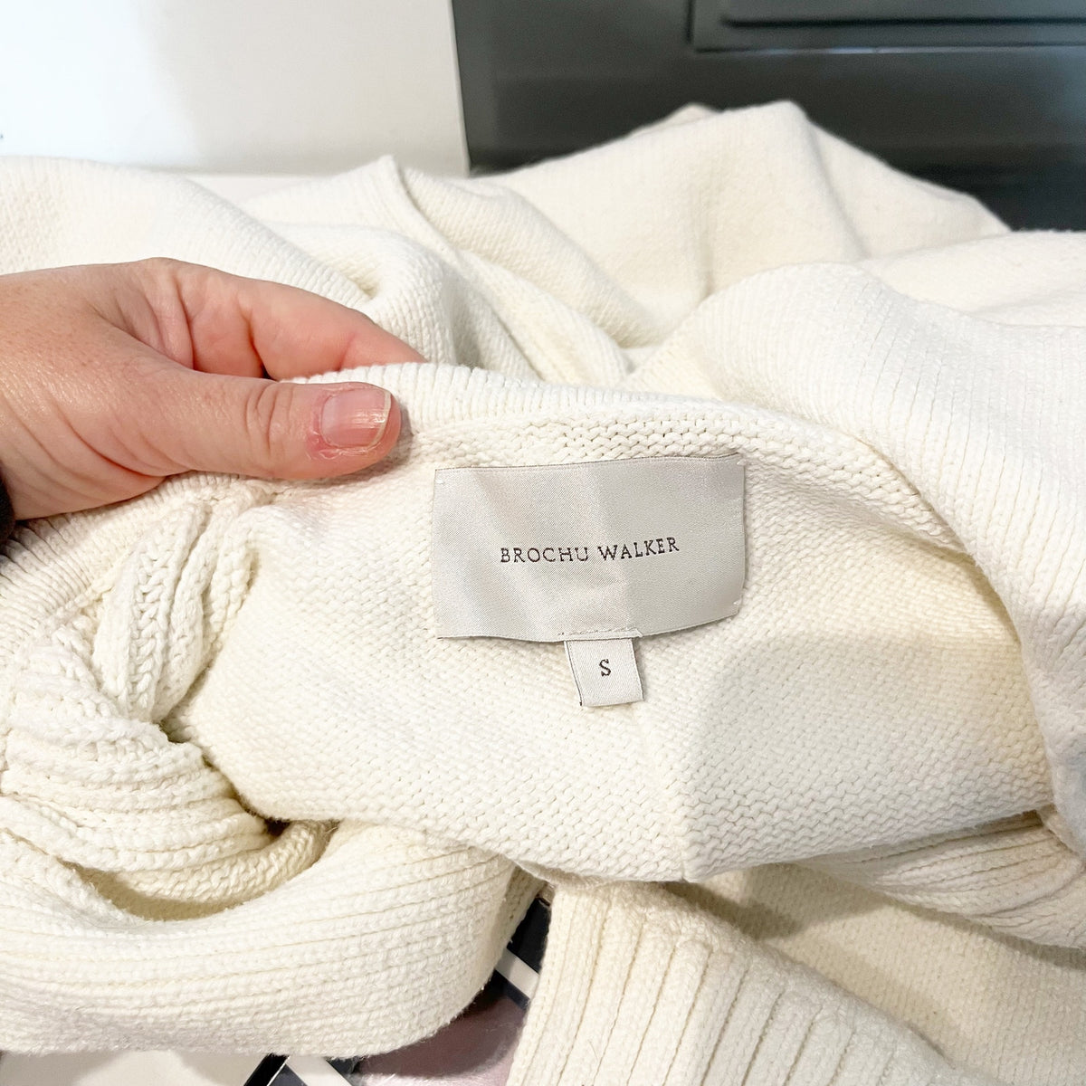 Brochu Walker Looker Long Sleeve Collared V-Neck Sweater Almond Cream Small