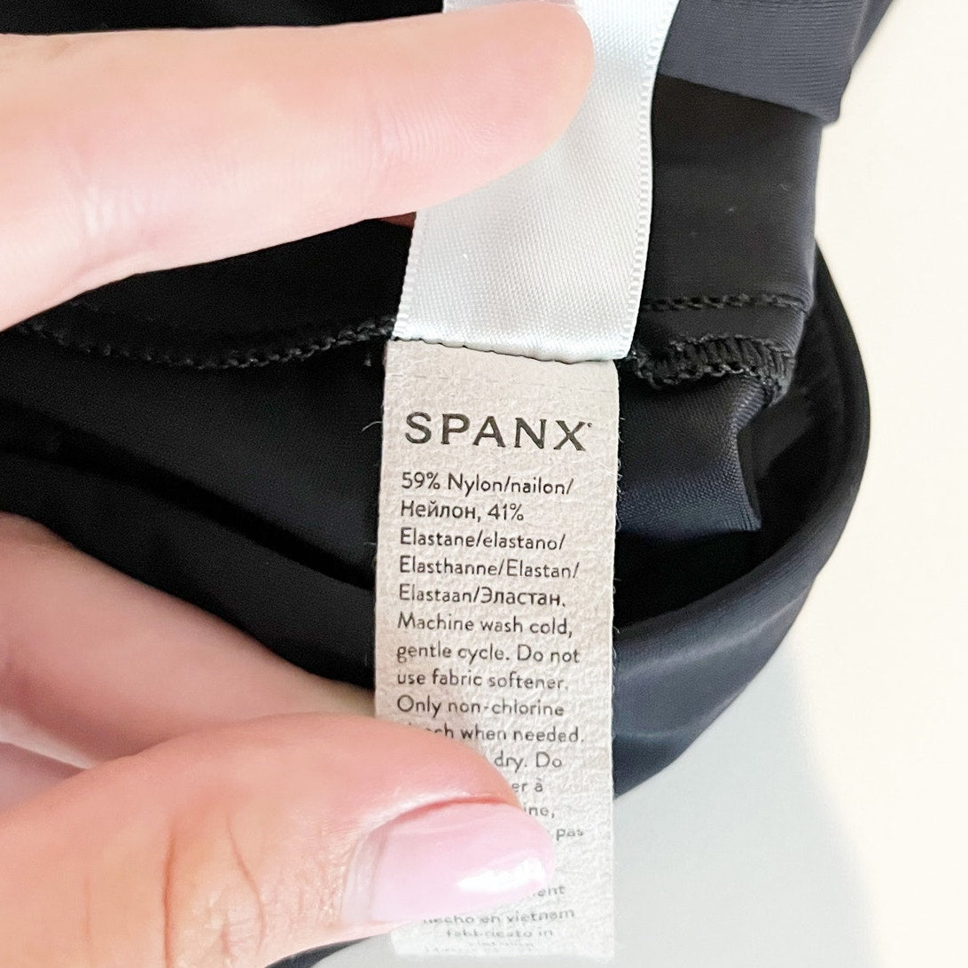 Spanx Mid Rise Sunshine Stretch Shorts Black Medium