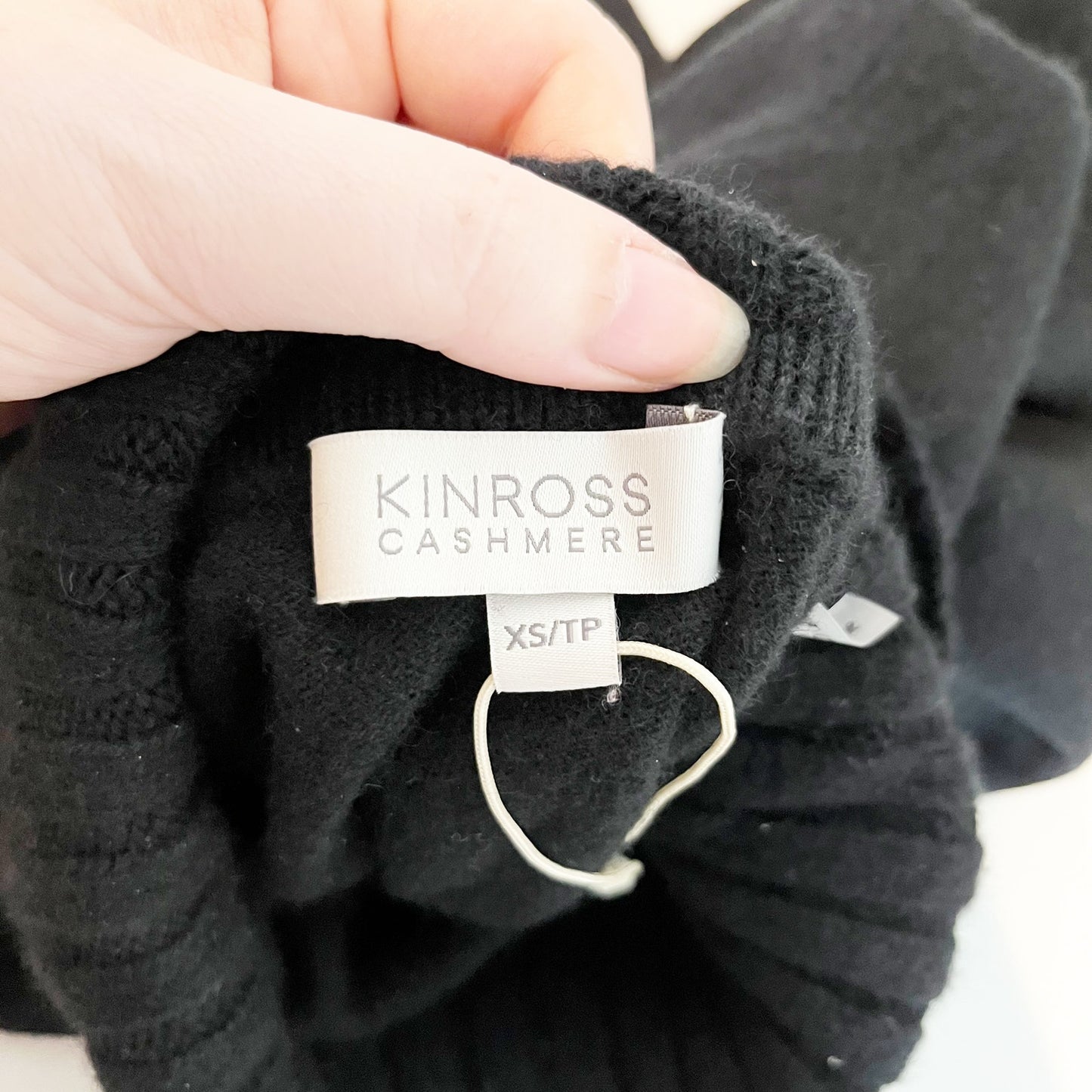 Kinross Cashmere Long Sleeve Ribbed Trim Pullover Turtleneck Sweater Black XS