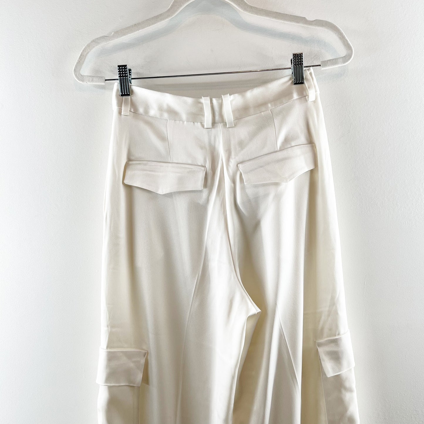 Aritzia Babaton Outgoing Satin Cargo Pants Light Birch Off White Cream 4