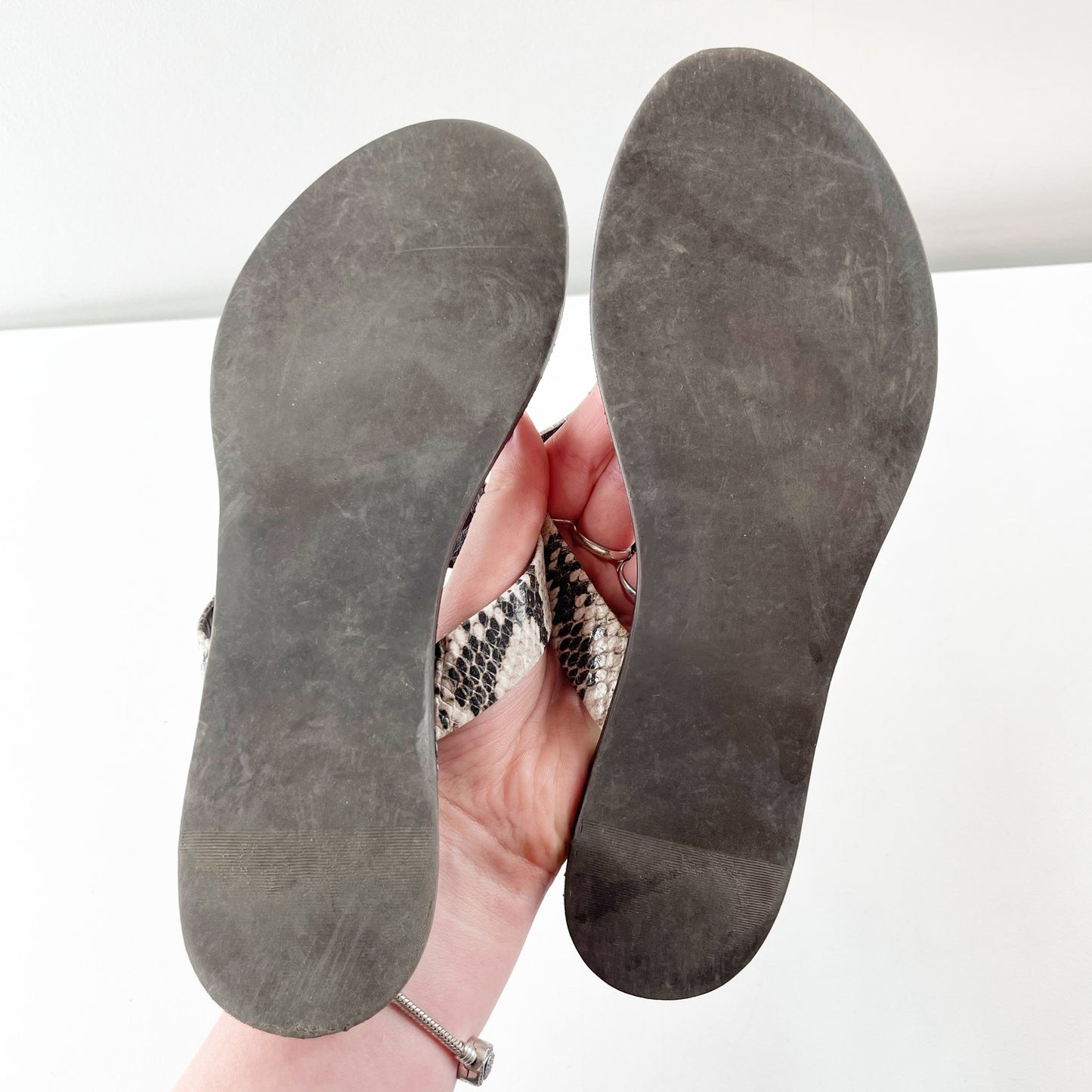 Tory Burch Cameron Snakeskin Embossed Leather Flat Thong Sandals Brown 7