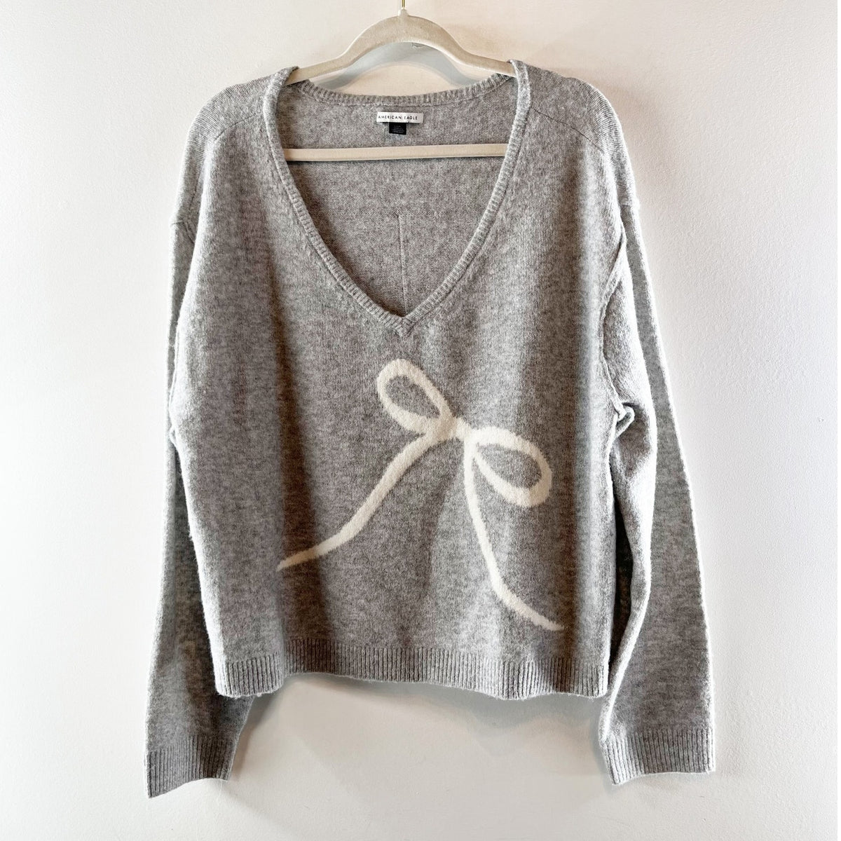 American Eagle Scooped V Neck Long Sleeve Bow Graphic Sweater Gray Large