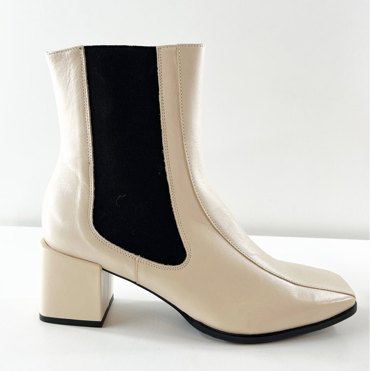 Angel Alarcon Pull On Square Toe Block Heel Chelsea Boots Cream 9