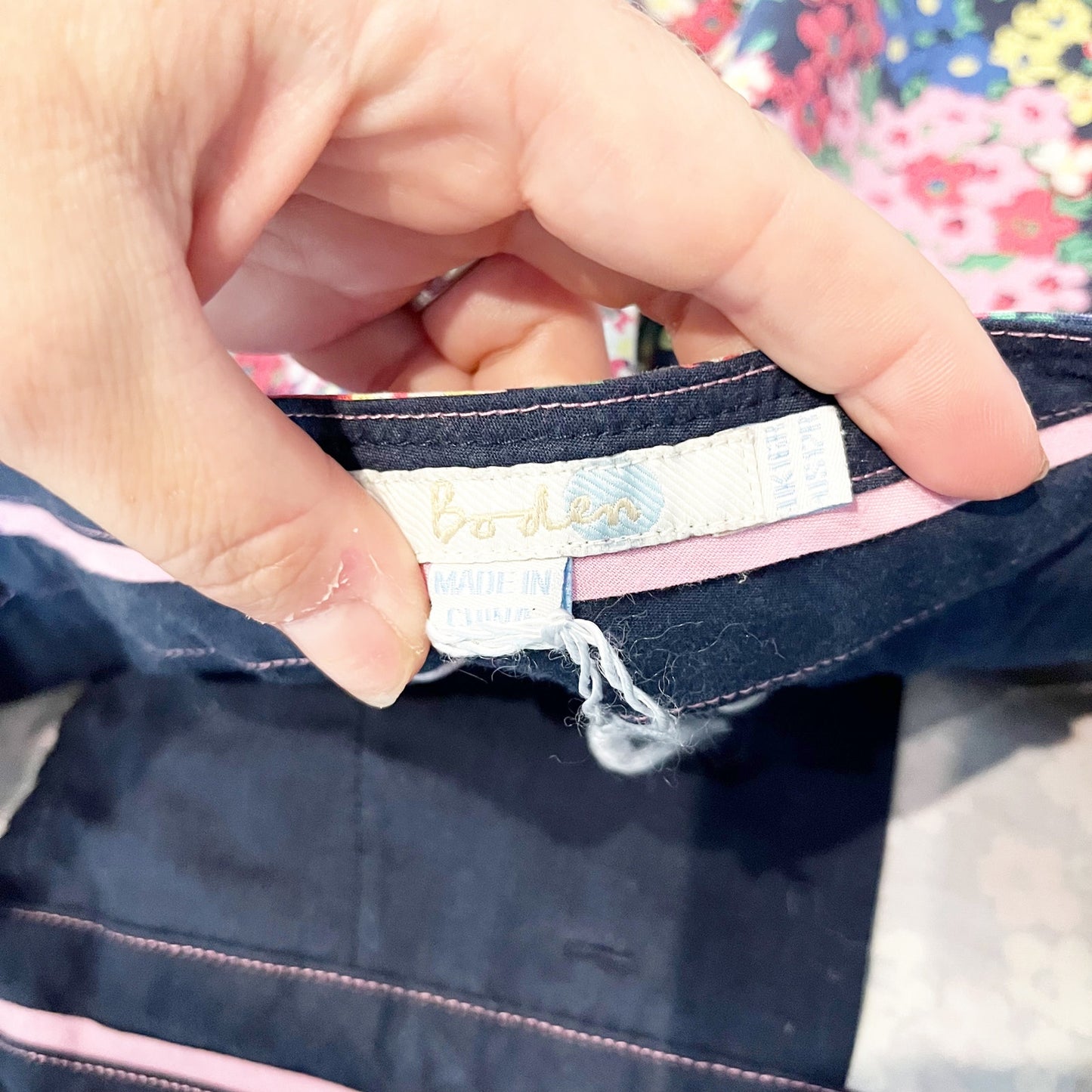 Boden Floral Richmond Mid Rise Flat Front Chino Shorts Blue Pink 12