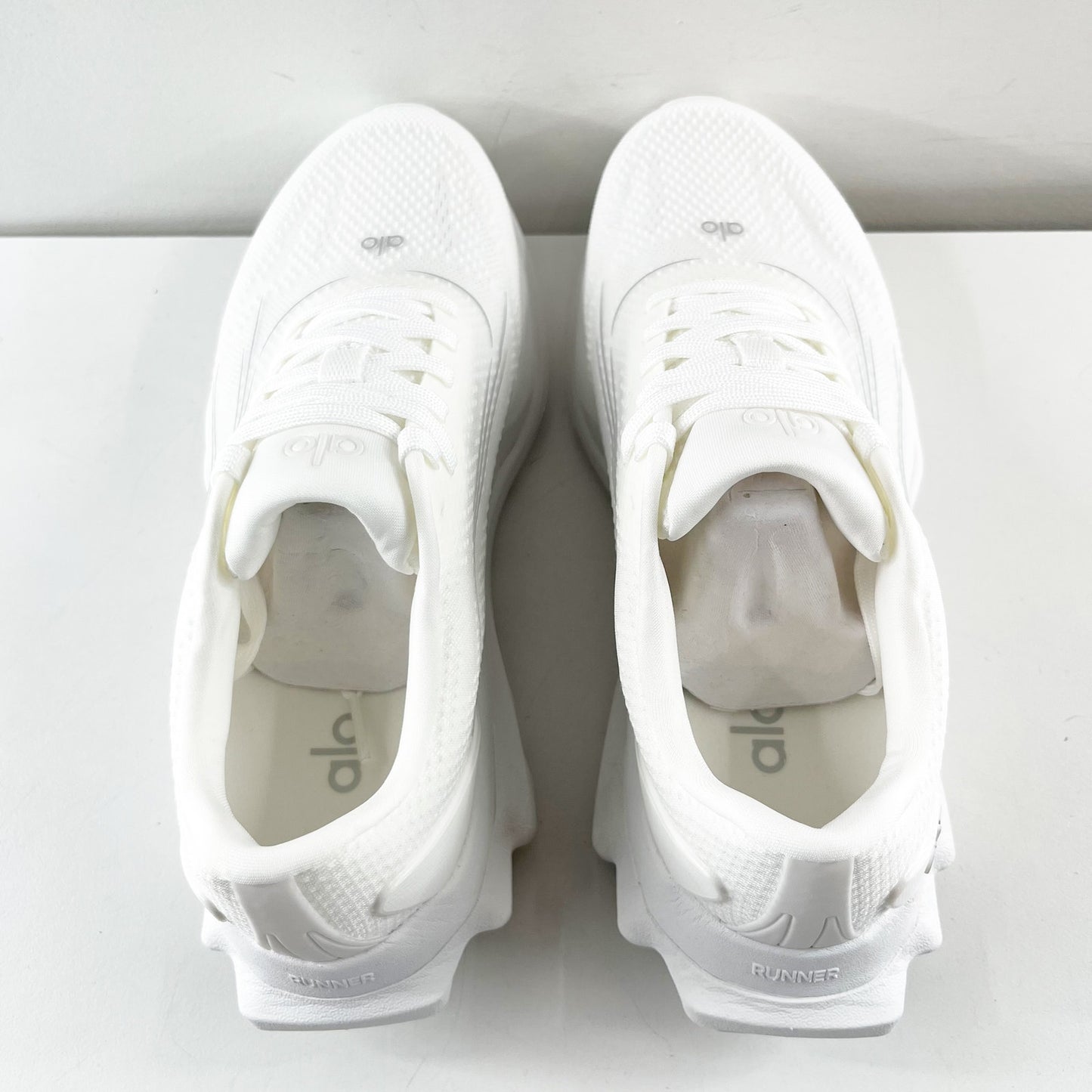 Alo Runner Lace Up Running Performance Shoes Sneakers White 7.5