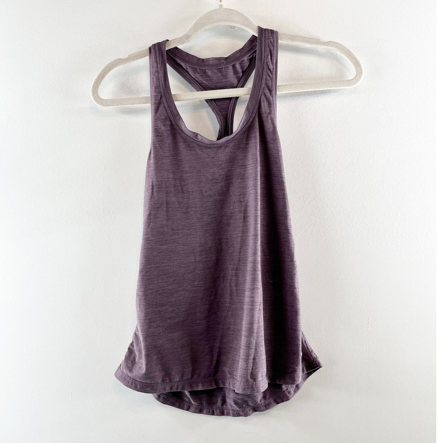 Vuori Lux Performance Racerback Tank in Heather Plum Purple Small