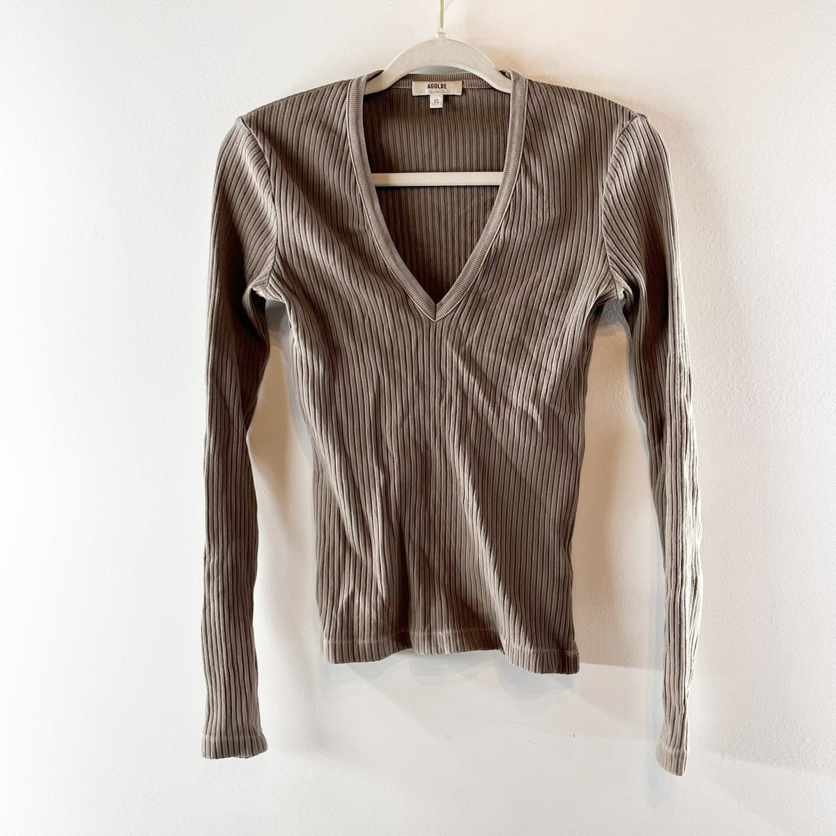 Agolde Tavi Slim Fit Long Sleeve Ribbed Deep V-Neck Top Taupe Brown XS