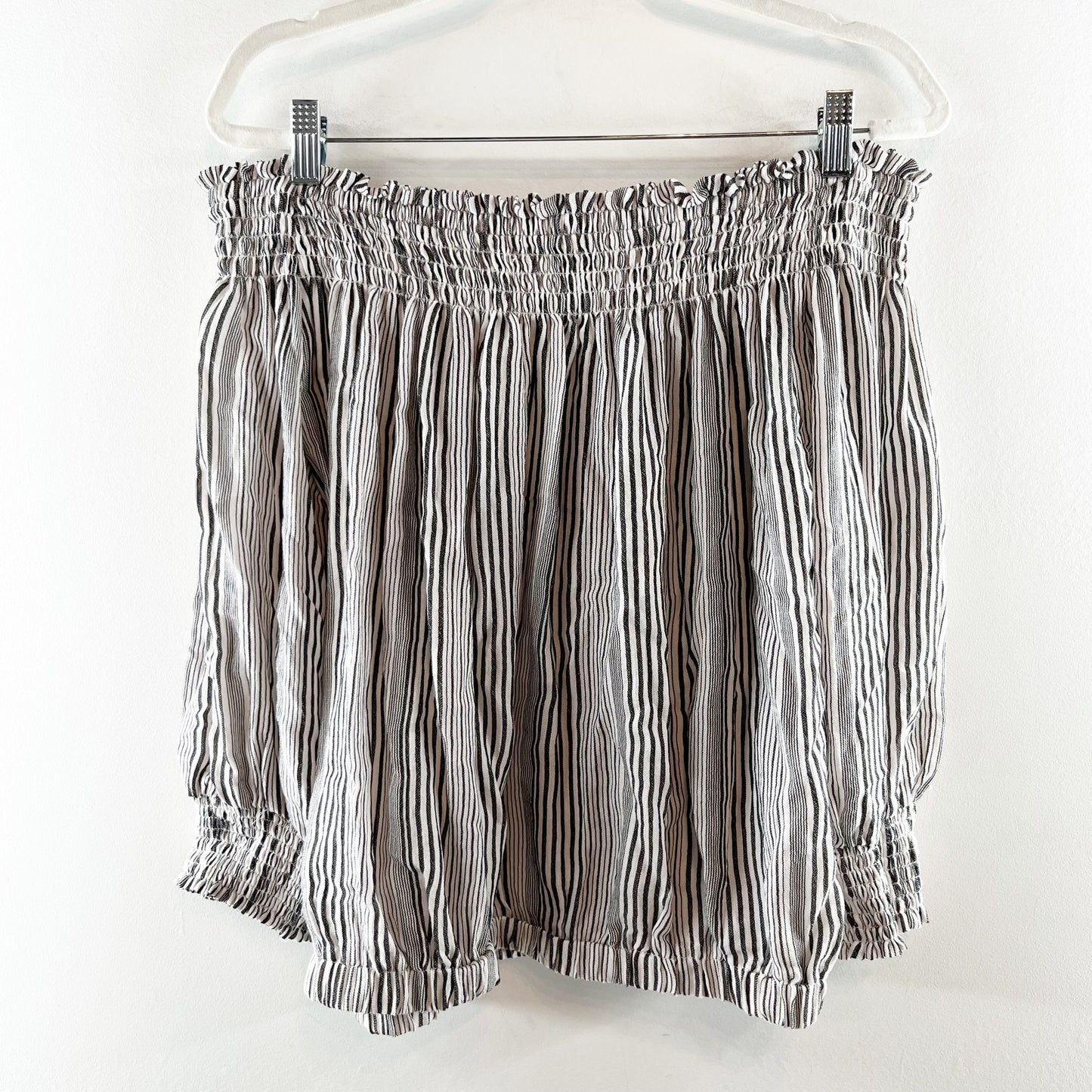 Evereve Sydney Stripe Off the Shoulder Cotton Weave Smocked Top Gray White M