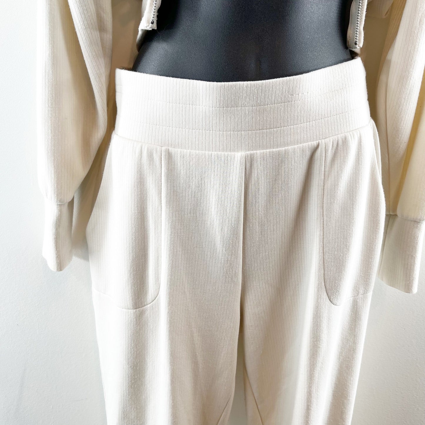 Danskin Ribbed Pullover Crewneck and Jogger Lounge Set Cream XS