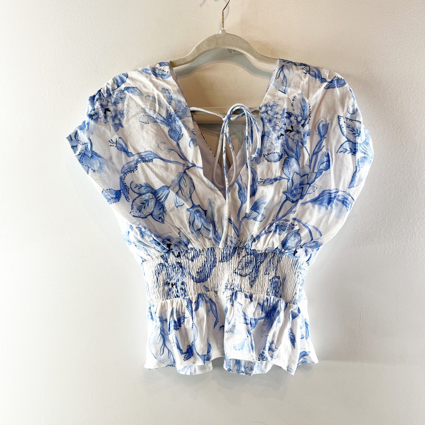 Parker Floral Print Short Sleeve V-Neck Ruched Blouse Top Lucent White Blue 0