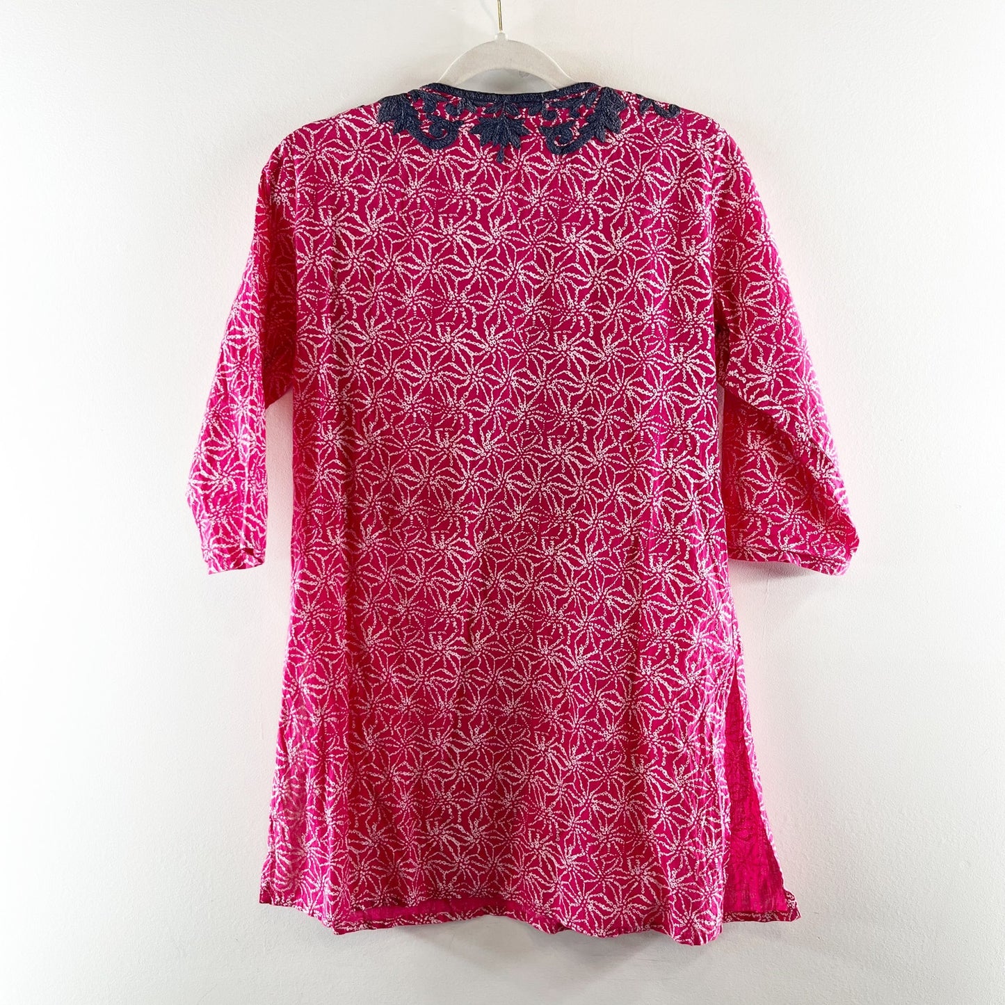 Roller Rabbit 3/4 Length Sleeve Embroidered V Neck Tunic Top Pink Blue XS