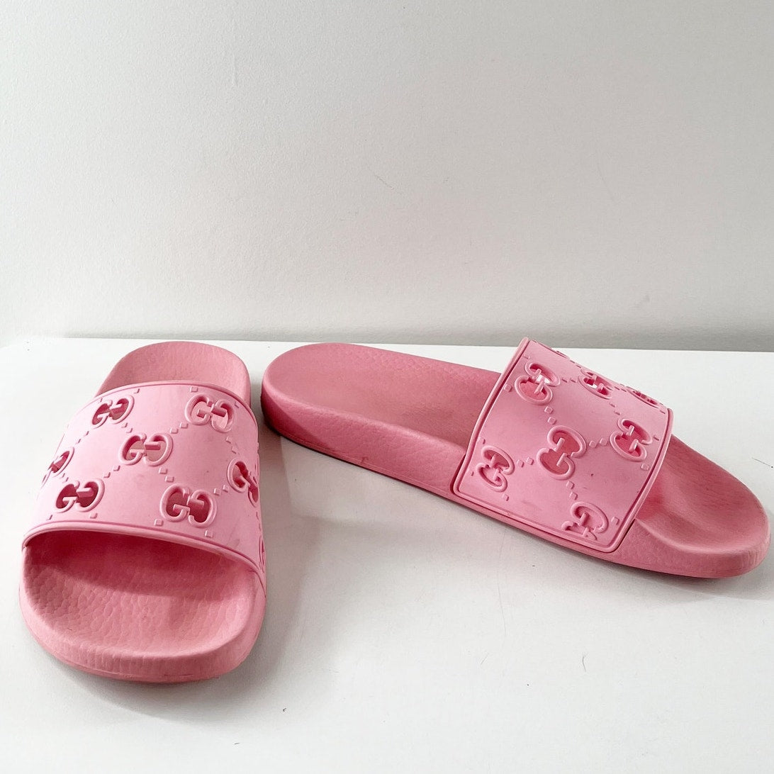 Gucci Pursuit GG Logo Rubber Slip On Open Toe Wide Strap Flat Slide Sandals Pink