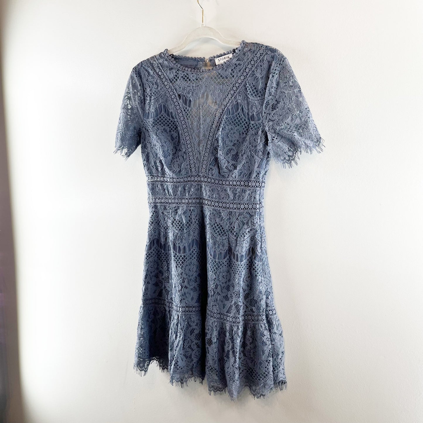 STORIA Henley Lace Short Sleeve Round Neck Keyhole Back Mini Dress Blue Medium