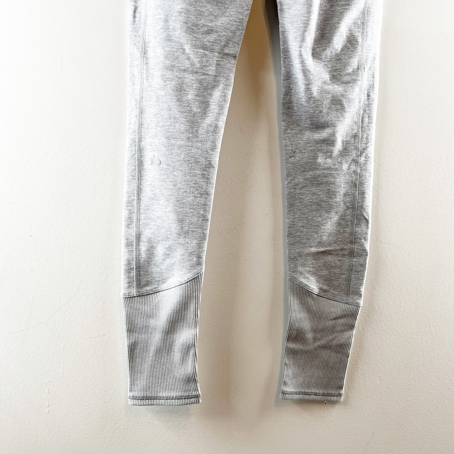 Alo Yoga High-Waisted Alosoft Lounge Leggings Athletic Heather Grey Small