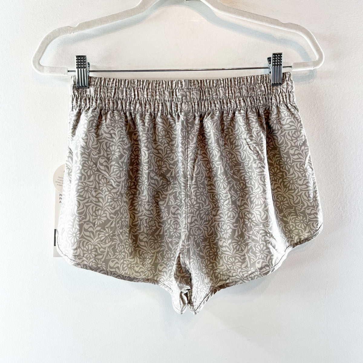 Vuori Clementine Shorts 2.0 Pale Wheat Samba Gray White Small