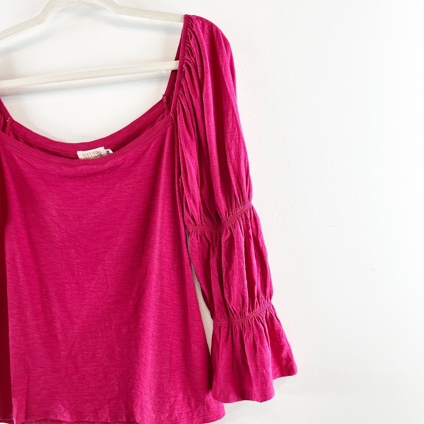 Nation LTD Hillary Romance Puff Sleeve Tee Shirt Heartbreaker Magenta Pink M