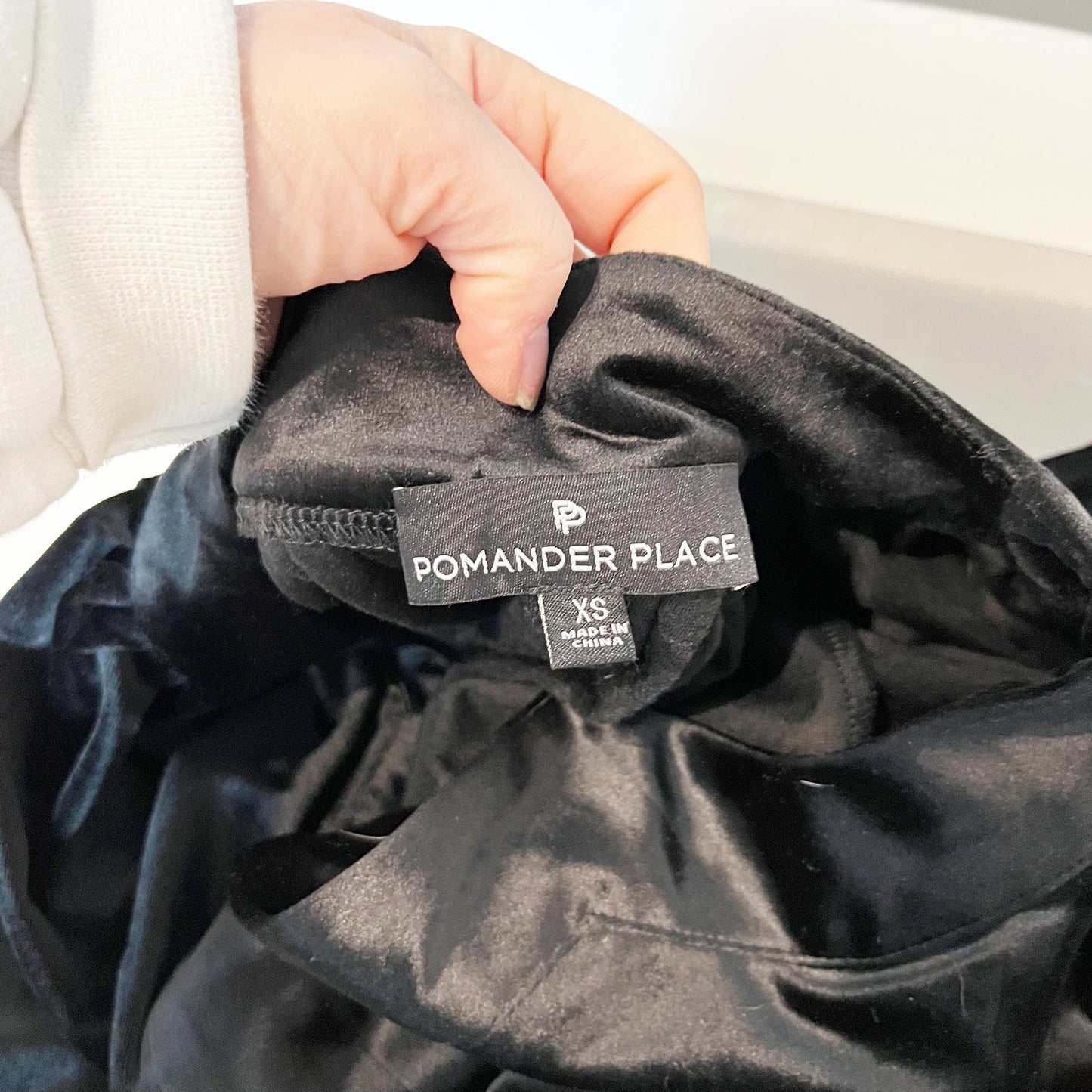 Pomander Place Tuckernuck Velvet Finley Flutter Sleeve Top Blouse Black XS