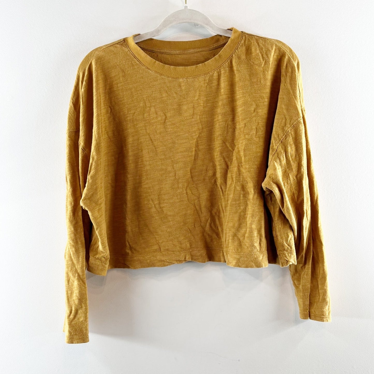 Vuori Crewneck Sundown Long Sleeve Tee Shirt in Golden Yellow Small