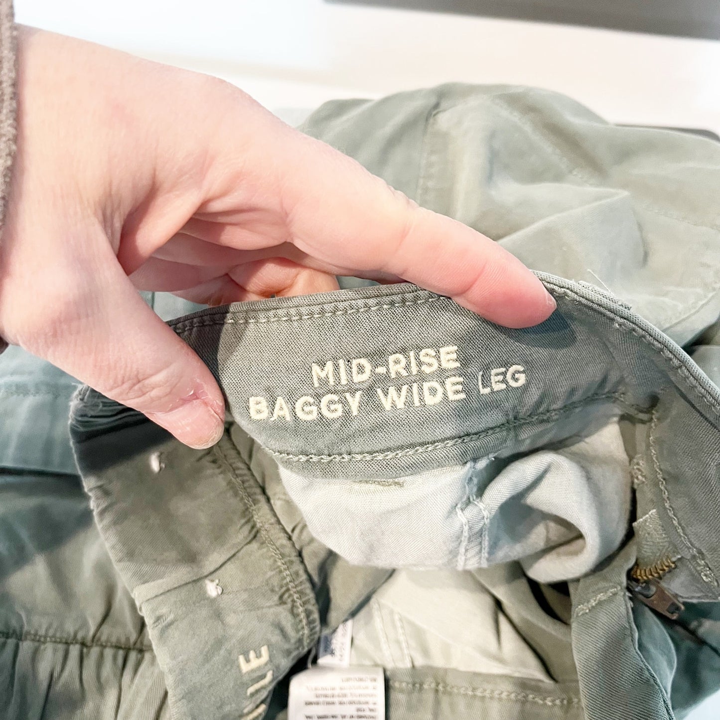 American Eagle Mid Rise Baggy Wide Leg Cargo Pants Green 4 Short