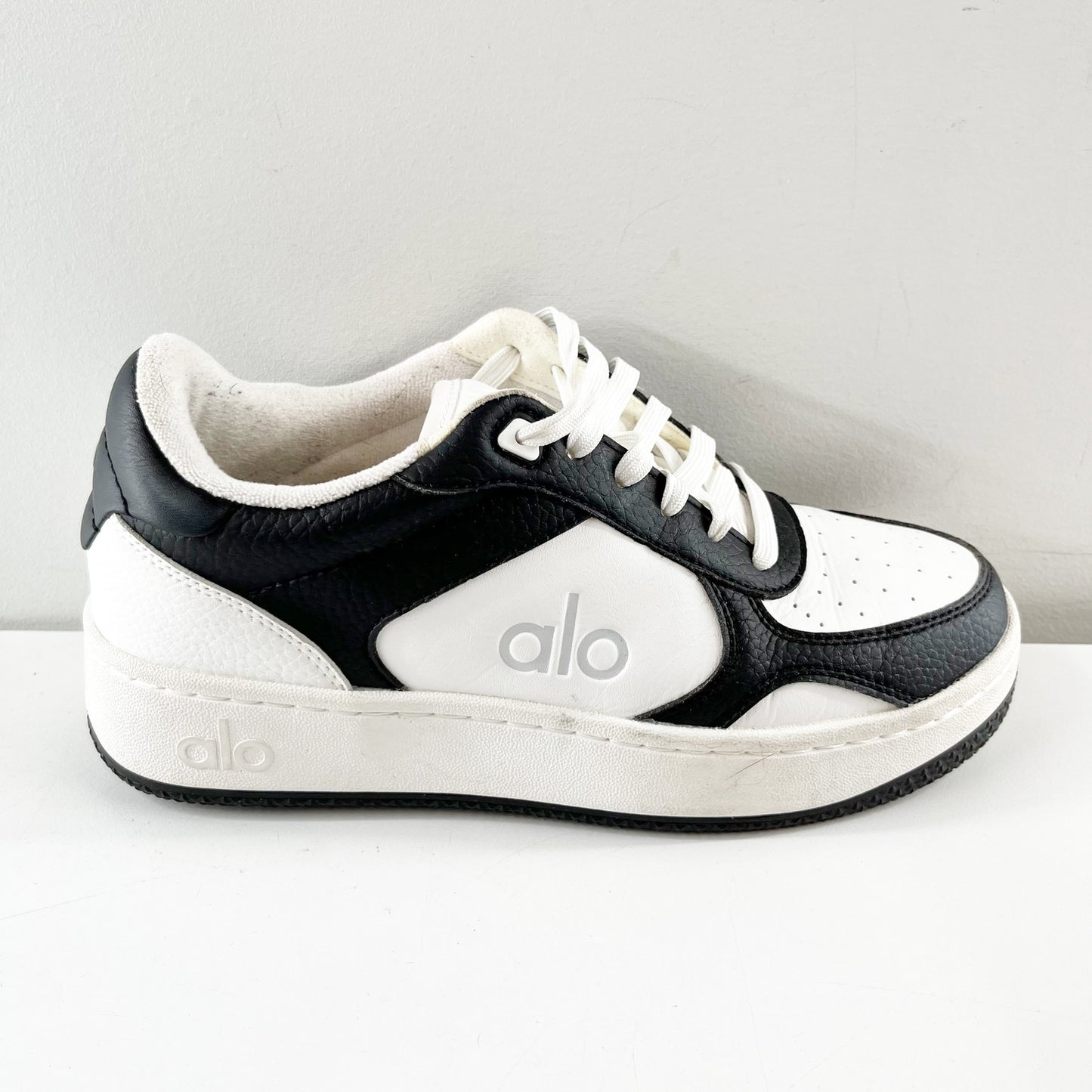 Alo Recovery Mode Casual Cushioned Lace Up Shoes Sneakers Black White 7