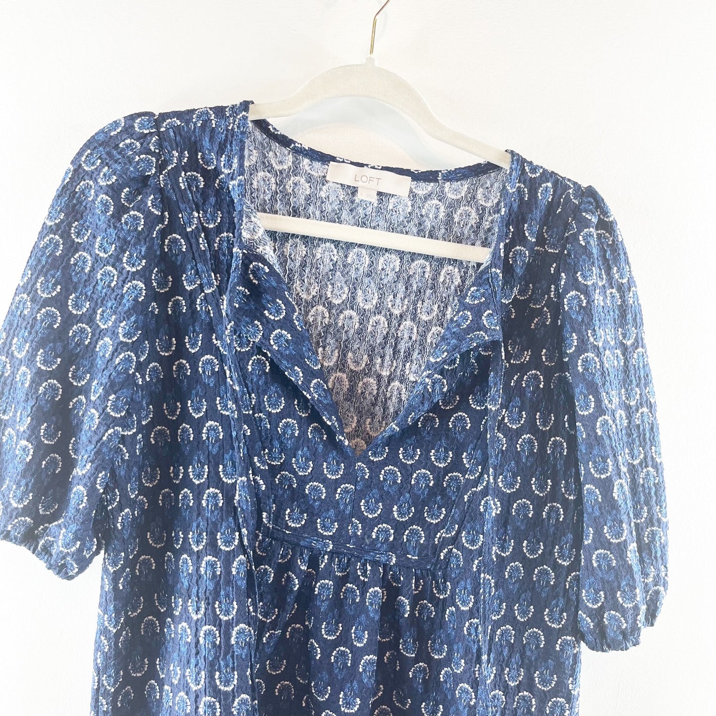 Loft Boho Floral Print Soft Knit Puff Sleeve Split Tie Neck Blouse Navy Small