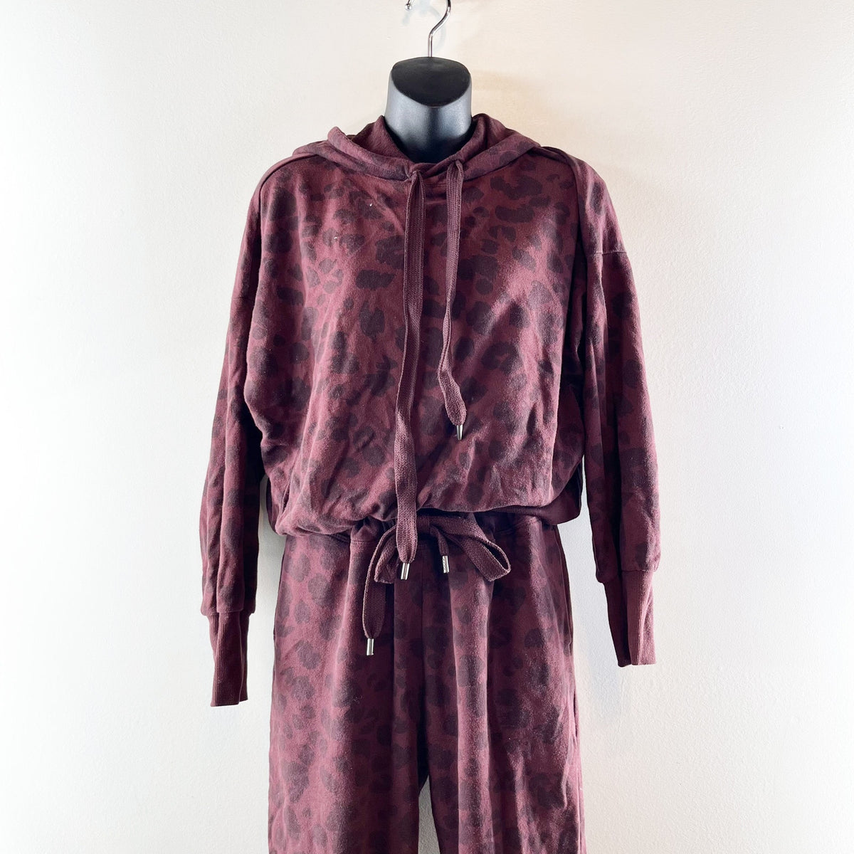 SAGE Collective Hoodie Sweatshirt Matching Jogger Sweatpants Leopard Maroon XS/S