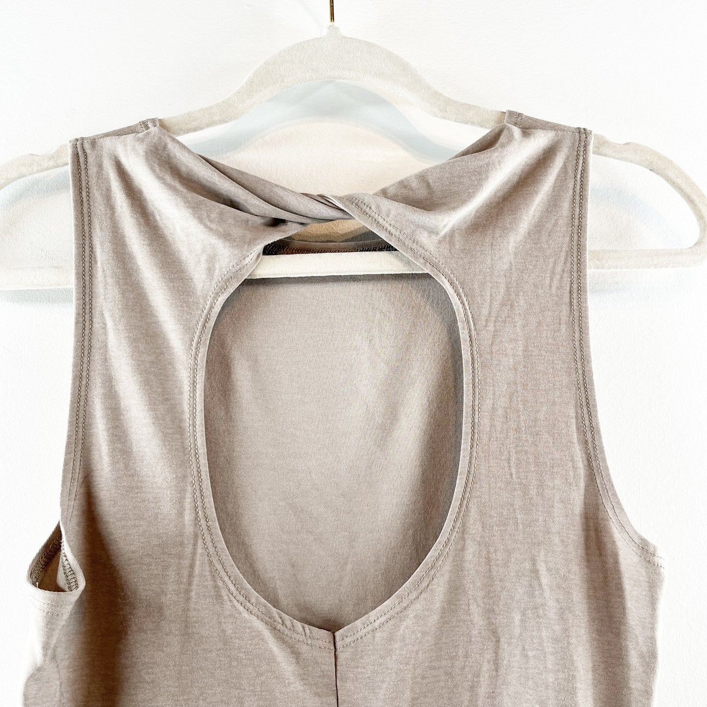 Beyond Yoga Featherweight Twist Cutout Back Aquarius Tank Top Birch Heather XS