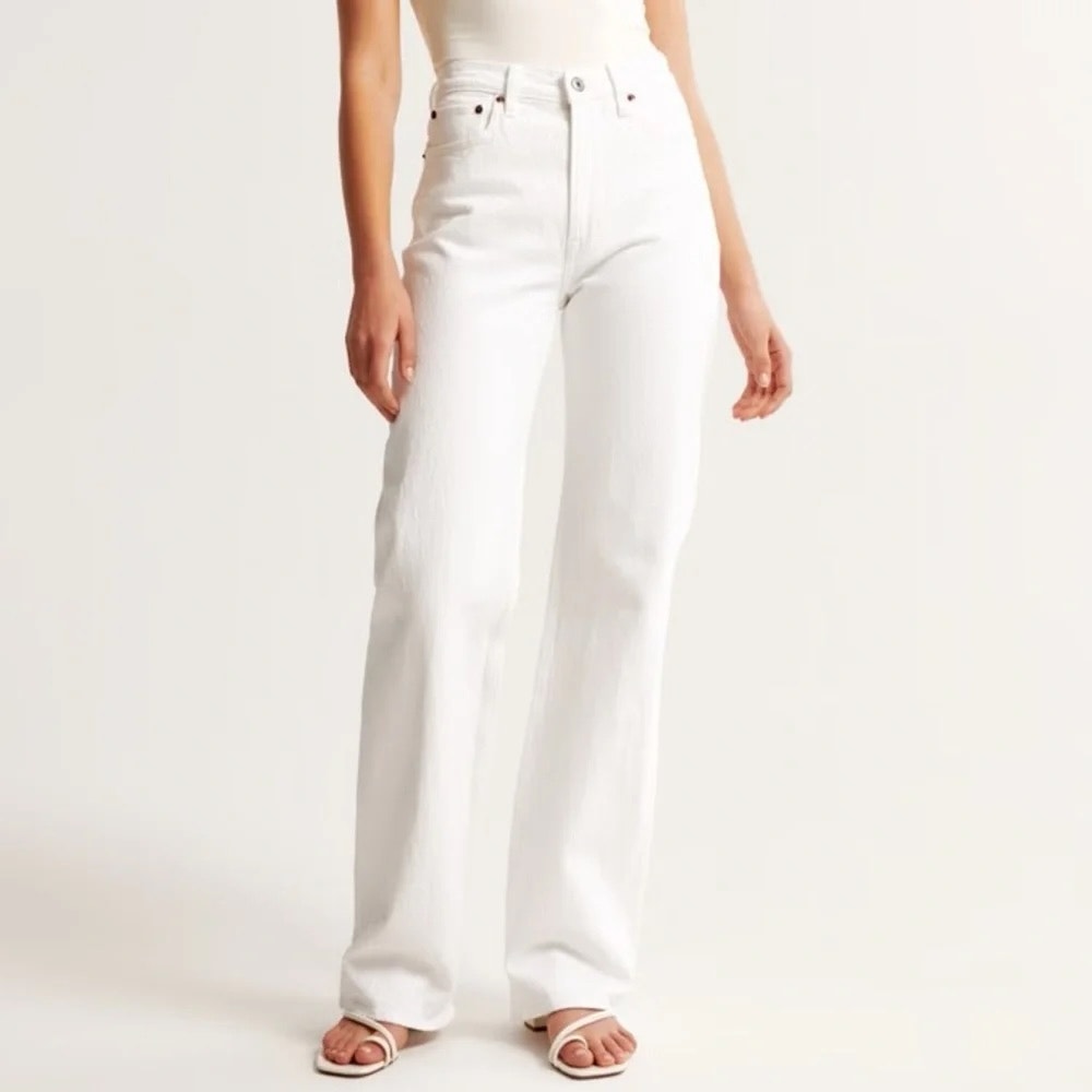 Abercrombie The 90s Relaxed High Rise Straight Leg Jeans White 29 Petite