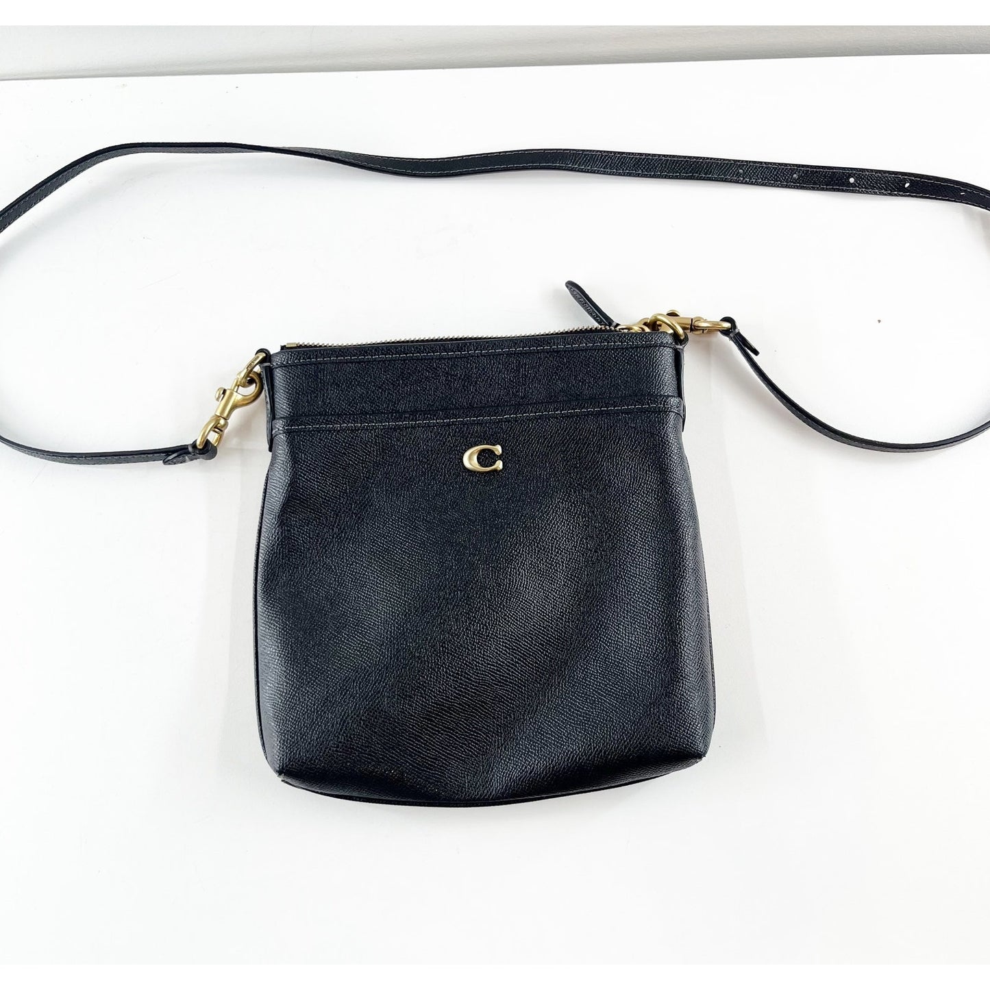 Coach Kitt Crossbody Leather Zip Closure Purse Bag Black Gold