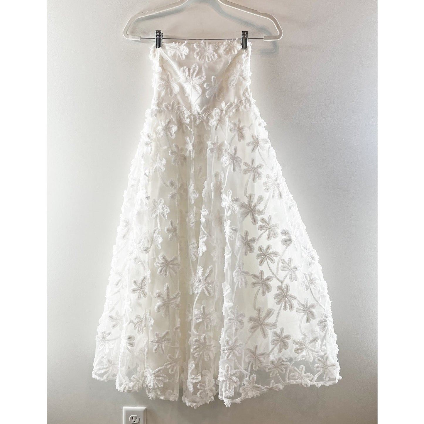 Selfie Leslie Dori Floral Embellished Strapless Midi Dress White XS