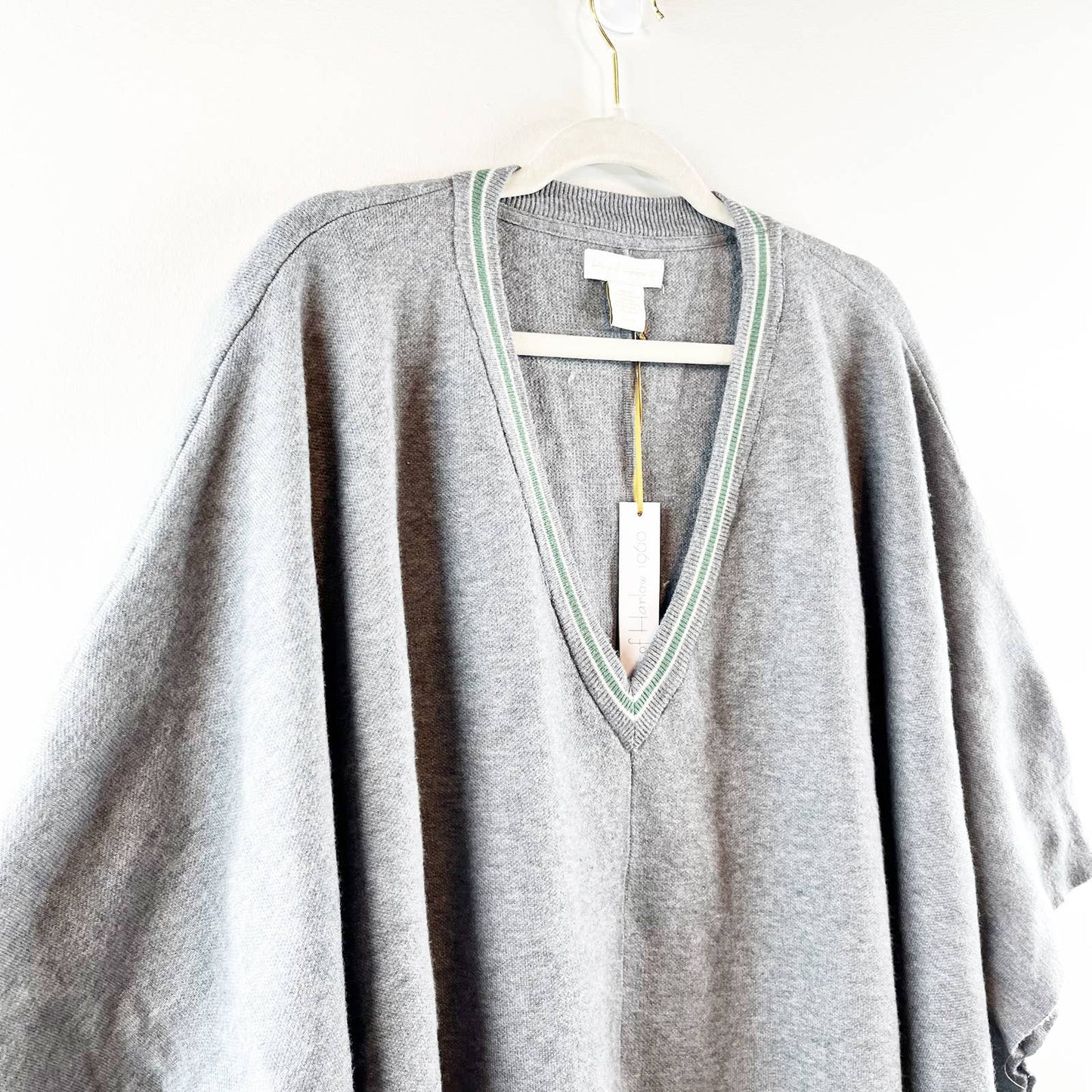 House Of Harlow 1960 Poncho Oversized V-Neck Sweater Pullover in Gray One Size