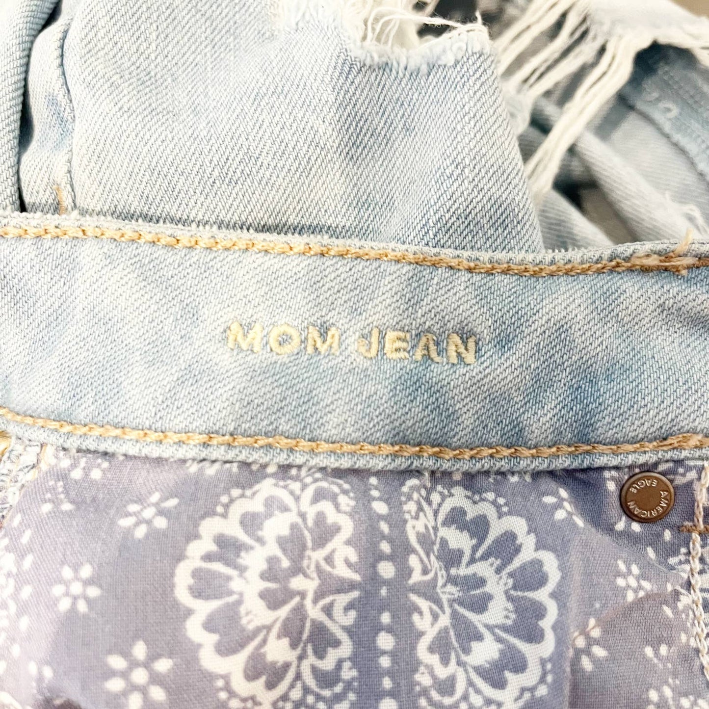 American Eagle High Rise Distressed Mom Jeans Light Wash Denim 6
