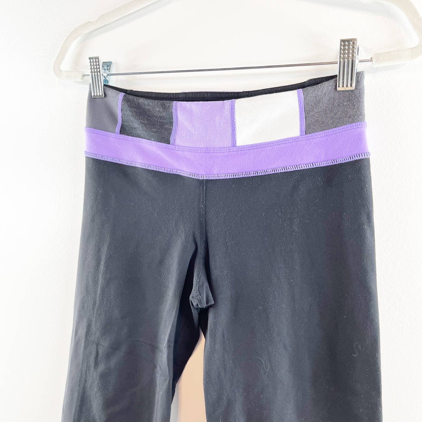 Lululemon Groove Pants Reversible Cropped Leggings Purple Black 4