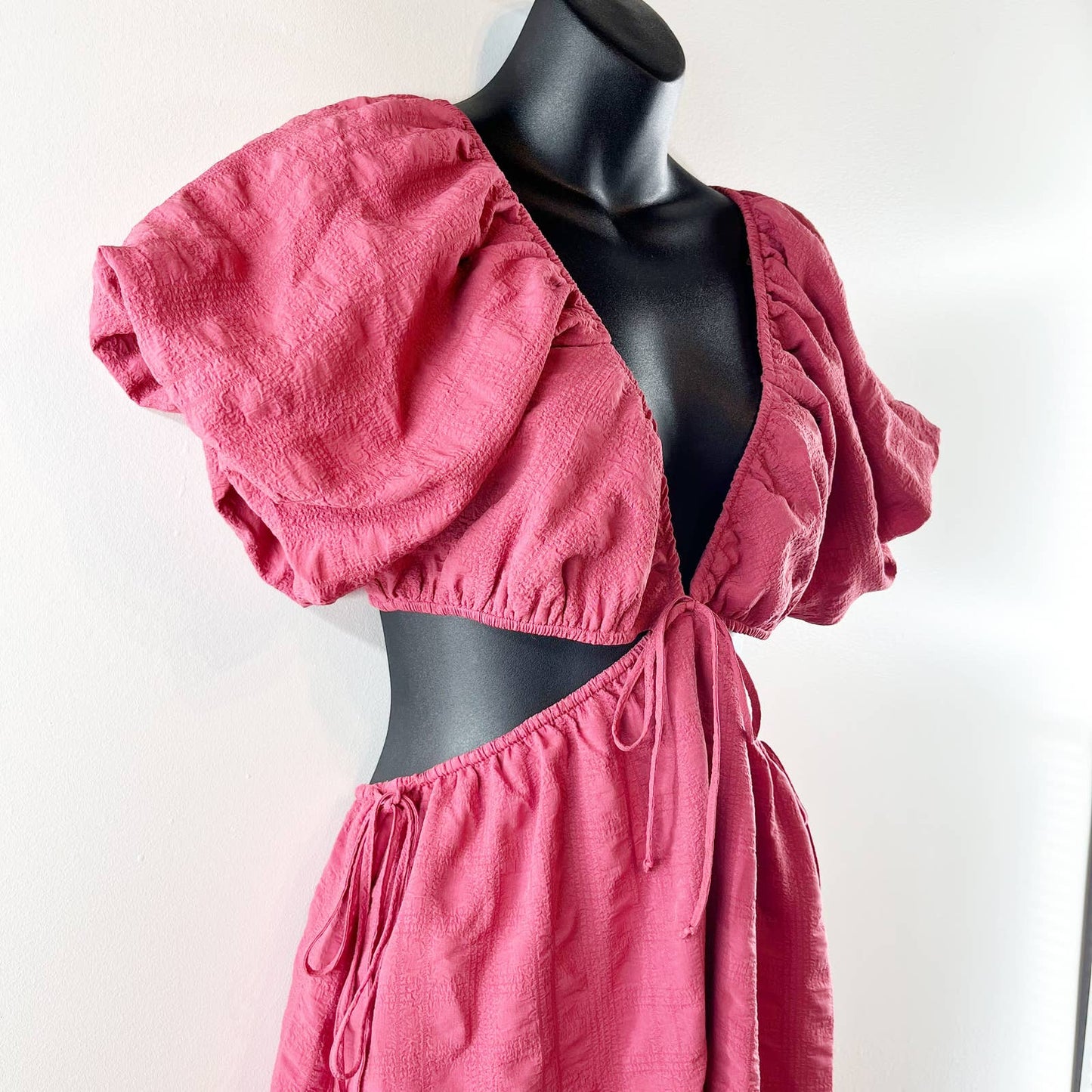 Forever 21 Cutout Short Puff Sleeve V-Neck Mini Dress Pink Medium
